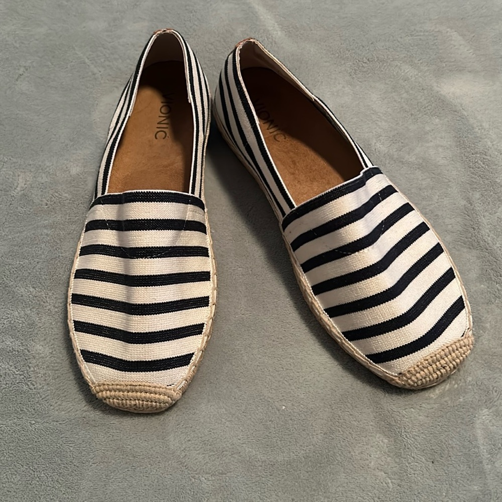 Almost New Vionic Flats